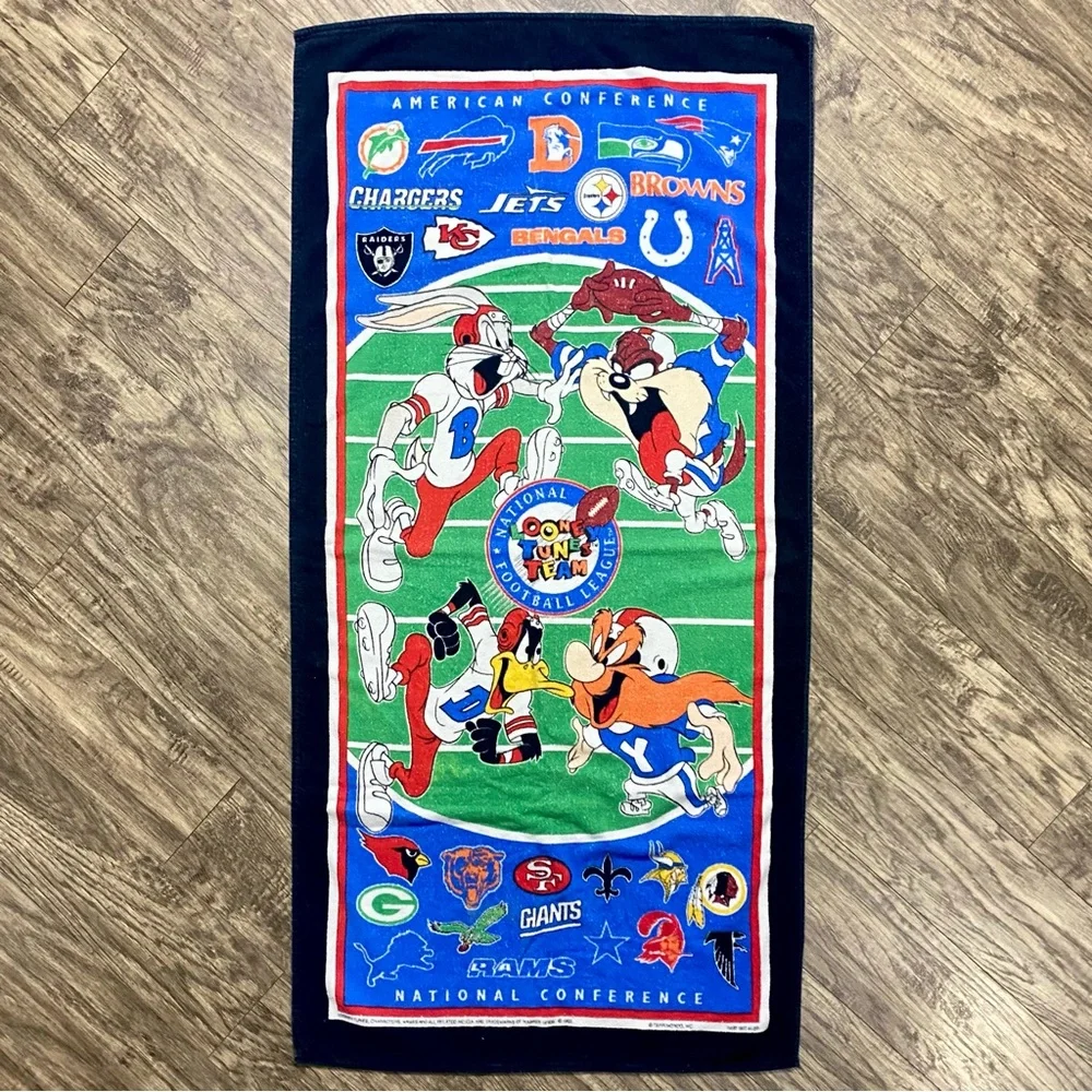 Vintage 1993 NFL Looney Tunes Team Beach Towel Taz Bugs Donald Duck Warner Bros